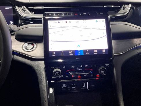 Used 2022 Jeep Grand Cherokee Overland w/ Adv Protech Group III image 8