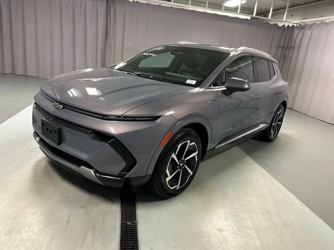 Used 2025 Chevrolet Equinox EV LT w/ Convenience Package image 3