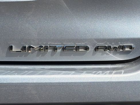 Used 2023 Toyota Highlander Limited image 28