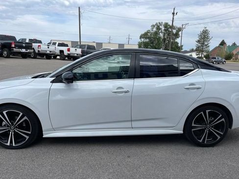 Used 2022 Nissan Sentra SR w/ SR Premium Package FWD image 8