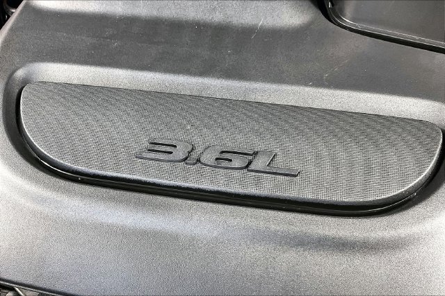 Used 2019 Chrysler Pacifica Limited w/ Tire & Wheel Group FWD image 34