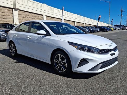 Certified 2023 Kia Forte LXS image 3