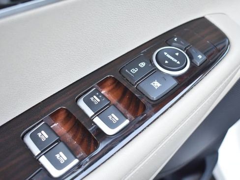 Used 2020 Kia Sorento EX FWD image 19