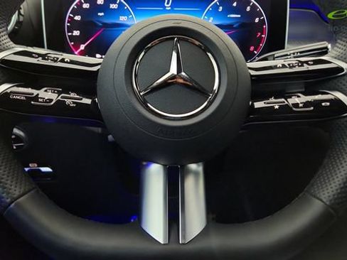 Used 2025 Mercedes-Benz GLC 300 4MATIC image 43