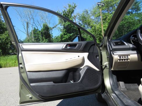 Used 2019 Subaru Outback 2.5i Premium AWD/4WD image 9