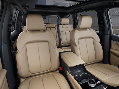 New 2025 Jeep Grand Cherokee Limited image 16