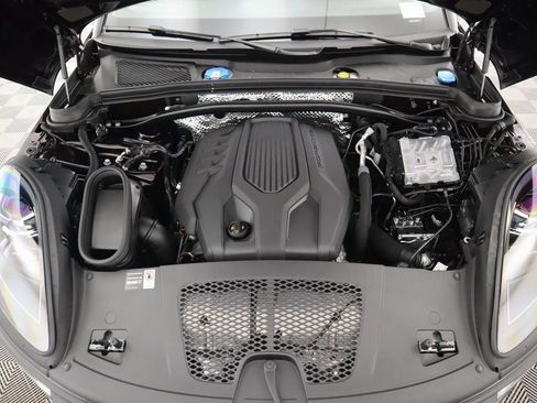Used 2025 Porsche Macan AWD/4WD image 30