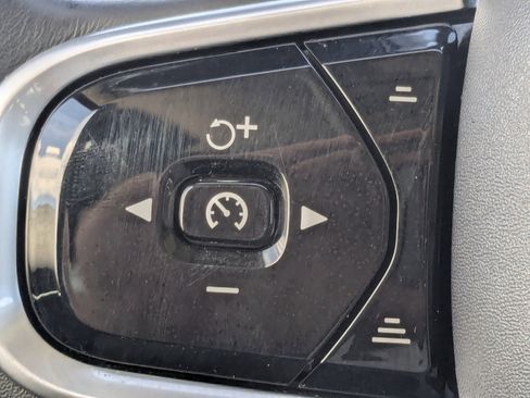 Used 2017 Volvo XC90 T6 Momentum w/ Vision Package image 33