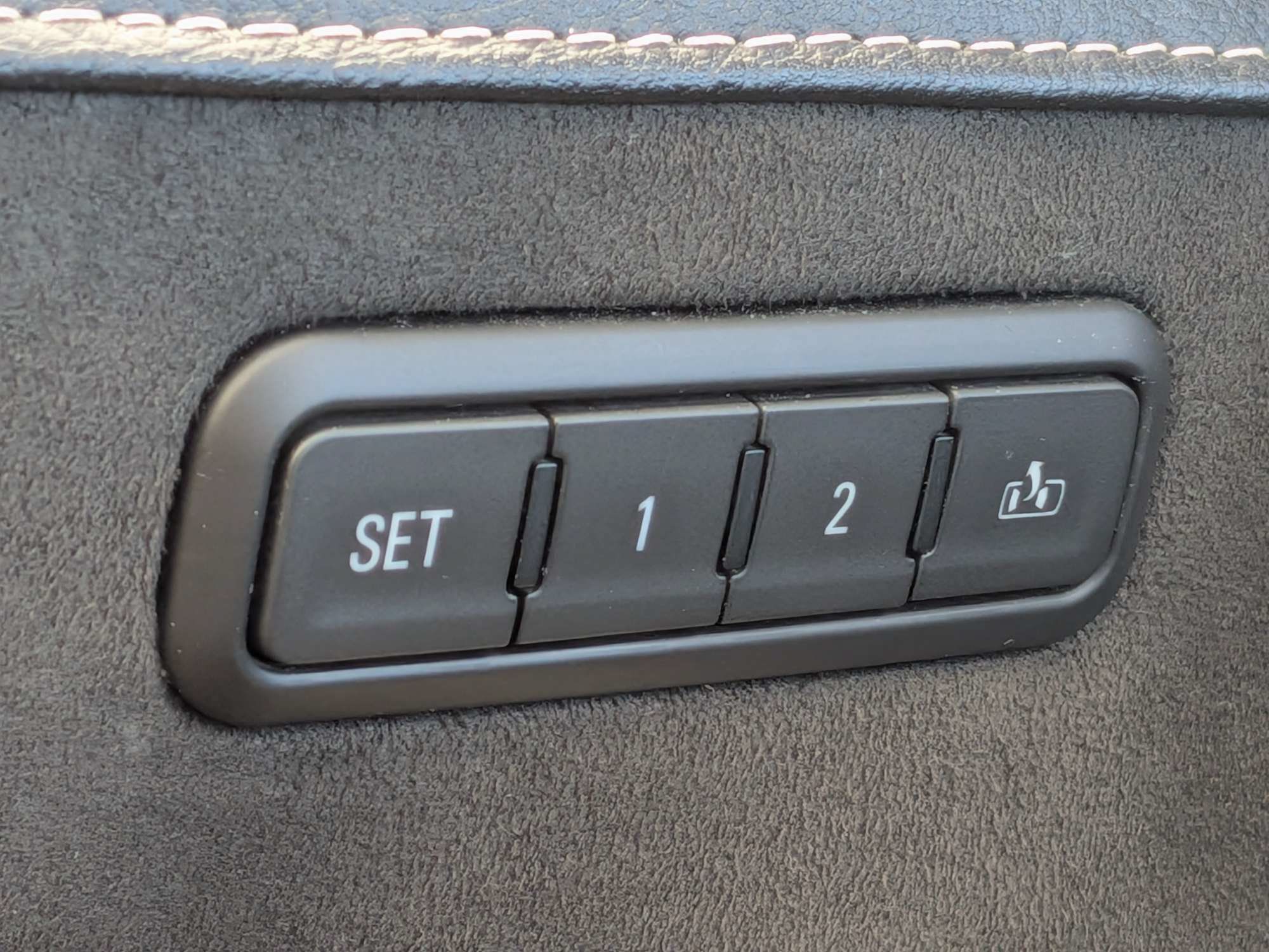 Used 2018 Cadillac Escalade ESV Luxury RWD image 25