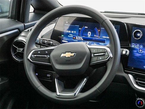 New 2026 Chevrolet Equinox EV LT image 18