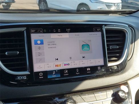 Used 2024 Chrysler Pacifica Touring-L image 13