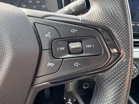 Used 2024 Chevrolet Trax LS w/ LS Convenience Package FWD image 17