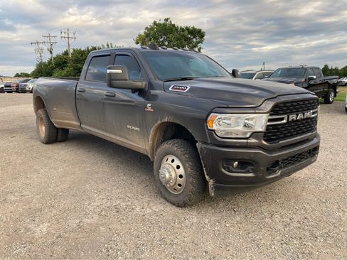 Used 2024 RAM 3500 Big Horn w/ Sport Appearance Package AWD/4WD image 9
