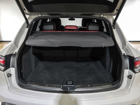 Used 2023 Porsche Macan Turbo image 62