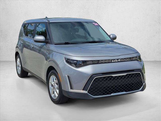 Used 2024 Kia Soul LX w/ LX Technology Package FWD image 3