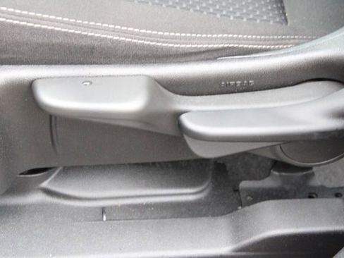 Used 2022 GMC Terrain SLE image 35