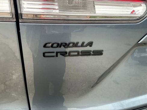Used 2024 Toyota Corolla Cross SE image 30