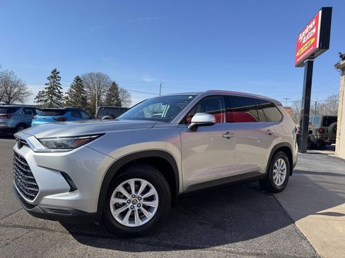 Used 2024 Toyota Grand Highlander AWD image 2