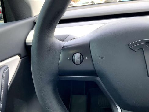 Used 2021 Tesla Model Y Long Range image 22