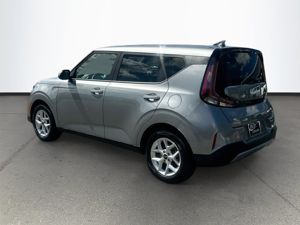 Used 2025 Kia Soul LX w/ LX Technology Package FWD image 5