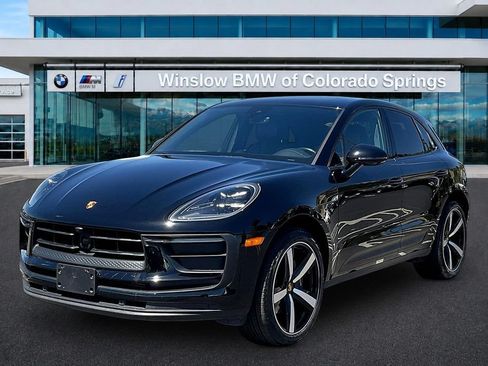 Used 2023 Porsche Macan AWD/4WD image 3