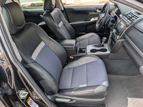Used 2013 Toyota Camry SE FWD image 2