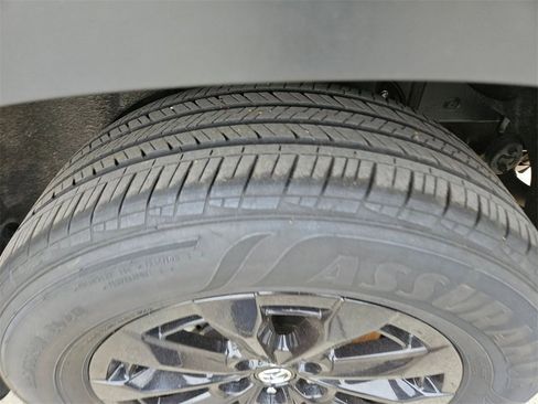 Used 2025 MAZDA CX-50 AWD 2.5 Hybrid w/ Premium Pkg image 26