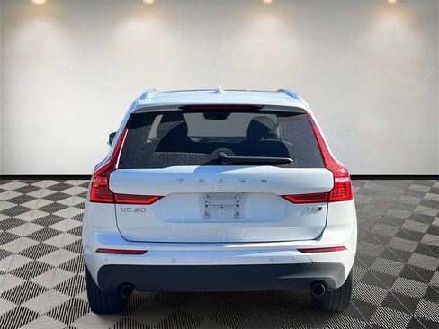 Used 2018 Volvo XC60 T5 Momentum w/ Vision Package image 4