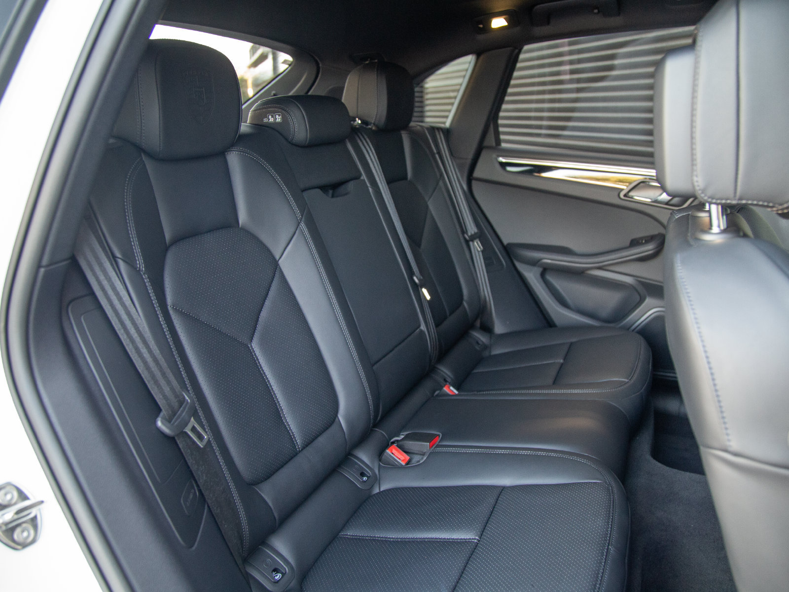 Certified 2026 Porsche Macan AWD/4WD image 18