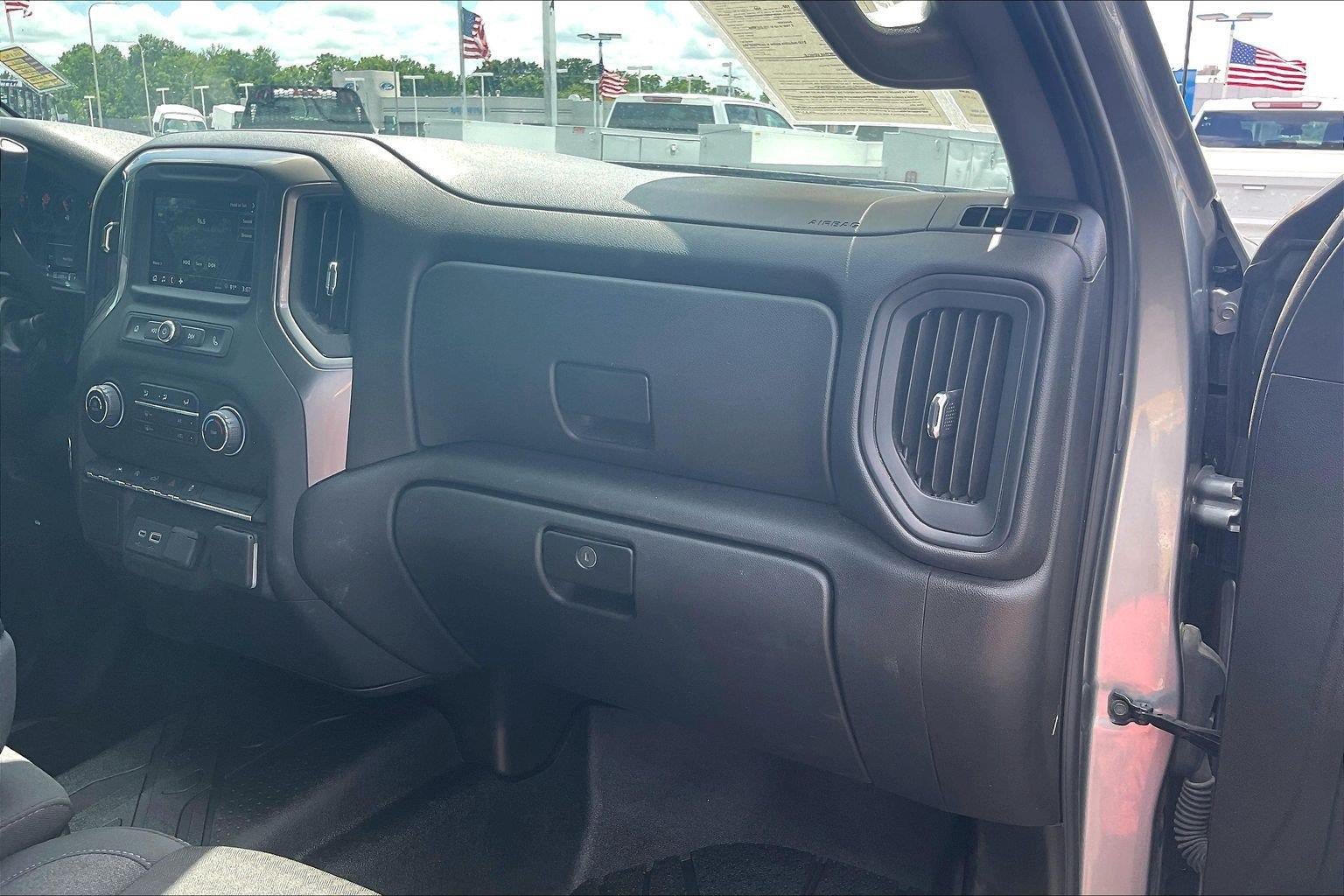 Used 2025 Chevrolet Silverado 1500 Custom w/ LPO, Dark Essentials Package AWD/4WD image 17