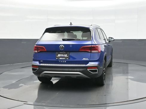 Used 2023 Volkswagen Taos SE w/ Panoramic Sunroof Package FWD image 6