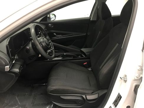 Used 2023 Hyundai Elantra SE image 9