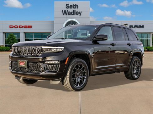 Used 2025 Jeep Grand Cherokee Summit image 3