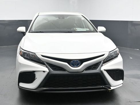 Used 2022 Toyota Camry SE image 3