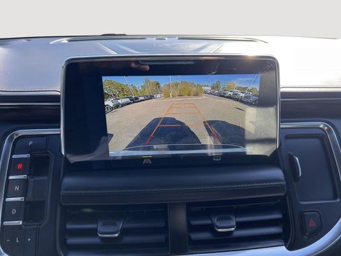 Used 2023 Chevrolet Suburban Z71 image 19