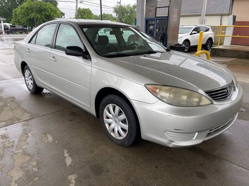 Used 2005 Toyota Camry FWD image 2