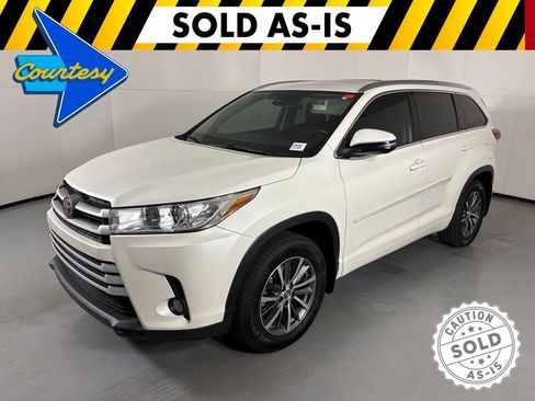 Used 2017 Toyota Highlander XLE w/ Carpet Mat Package FWD image 4