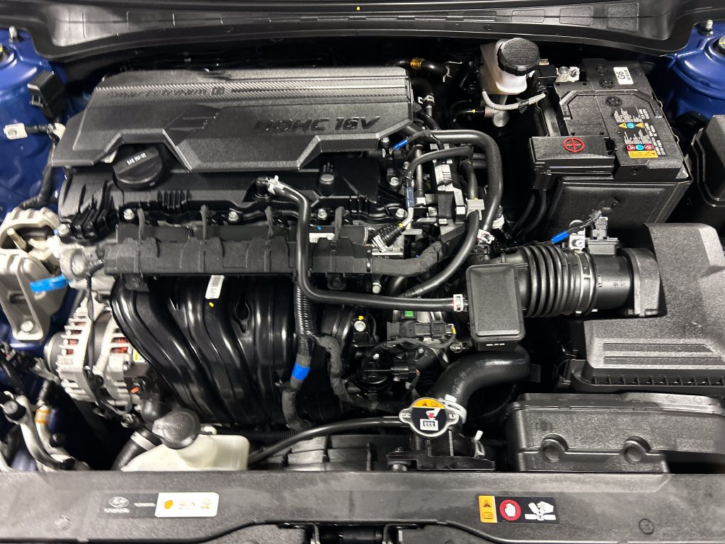 Used 2025 Hyundai Elantra Sport FWD image 23