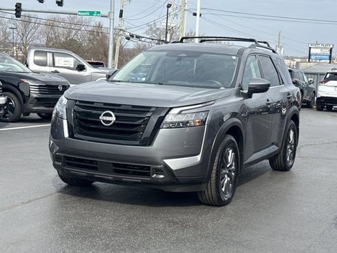 Used 2023 Nissan Pathfinder SV w/ SV Premium Package image 15