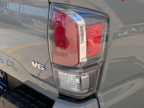 Used 2021 Toyota Tacoma image 11
