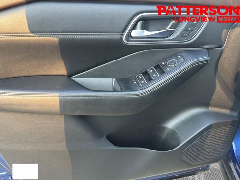 Used 2022 Nissan Rogue Platinum w/ Head-Up Display Package FWD image 12