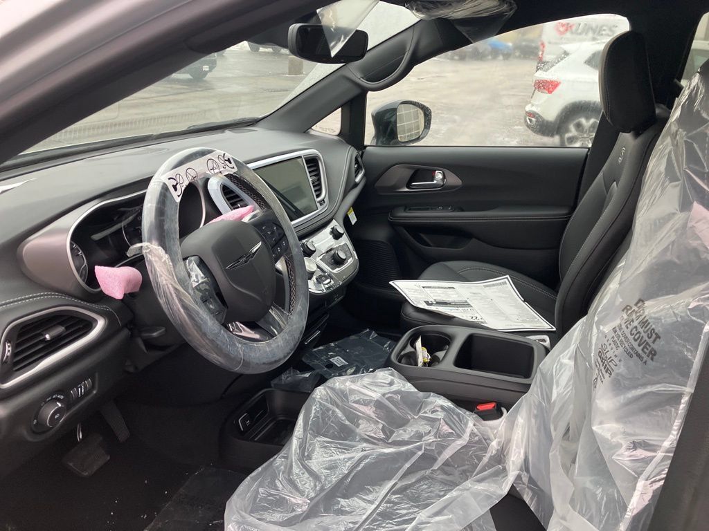 New 2026 Chrysler Pacifica Select w/ S Appearance Package FWD image 15