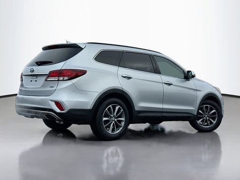Used 2017 Hyundai Santa Fe SE image 2