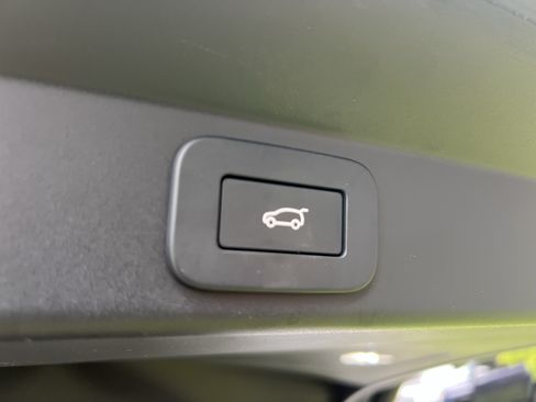 Used 2024 Land Rover Range Rover Sport SE AWD/4WD image 32