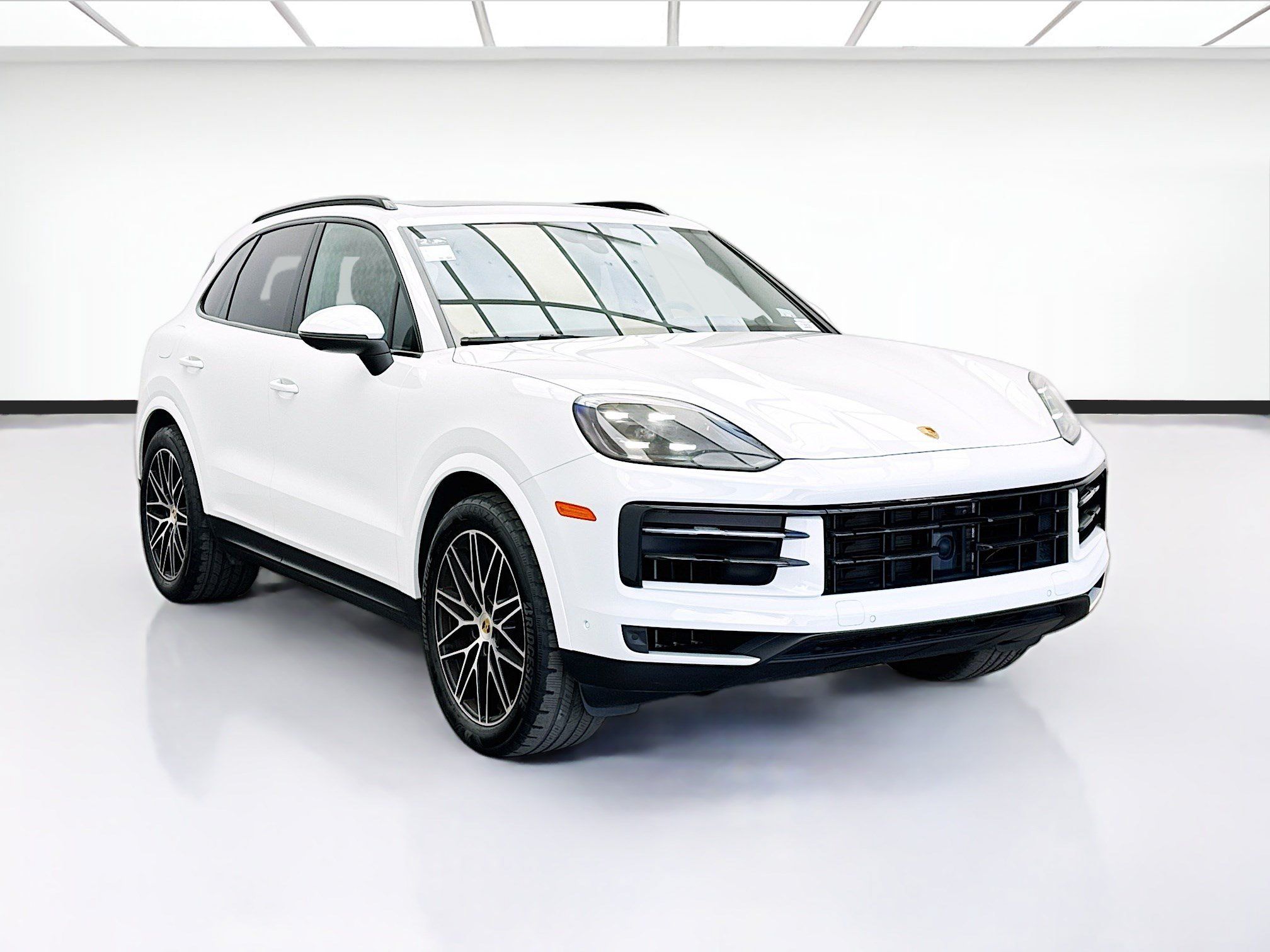 Used 2024 Porsche Cayenne AWD/4WD image 3