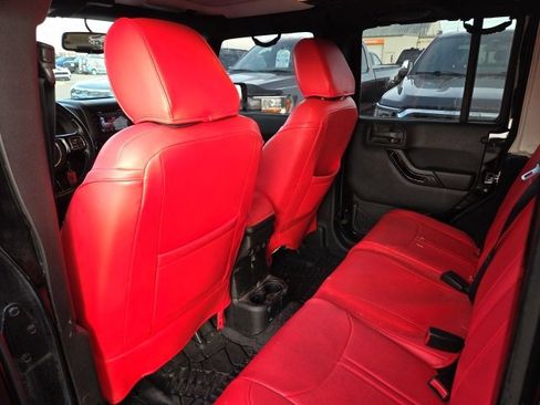 Used 2014 Jeep Wrangler Unlimited Sahara image 13