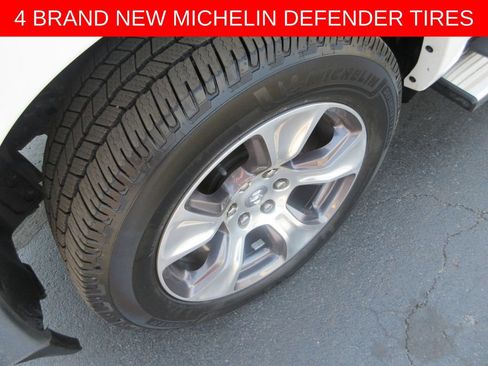 Used 2021 RAM 1500 Laramie AWD/4WD image 3