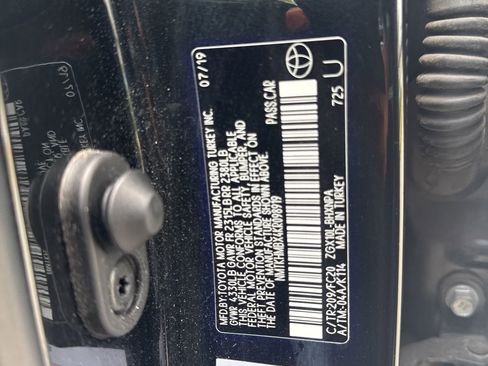 Used 2019 Toyota C-HR LE FWD image 6