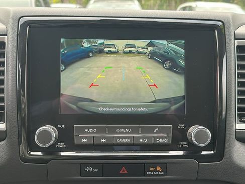 Used 2024 Nissan Frontier SV image 25