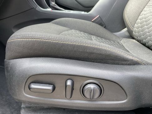 Used 2020 Chevrolet Equinox LT image 11